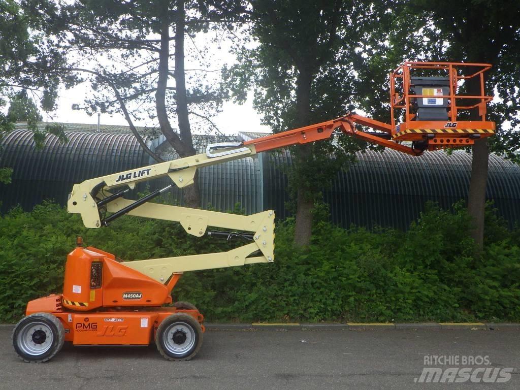 JLG M450AJ Plataforma de trabajo articulada