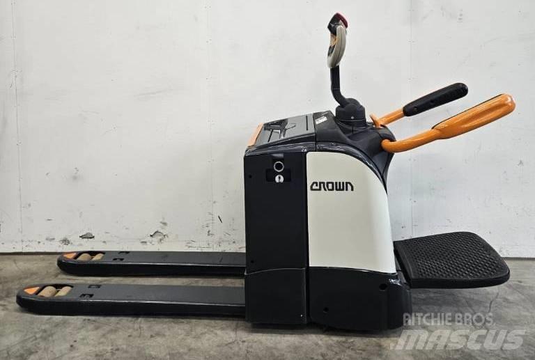 Crown WT 3040 E Transpaletas Eléctricas con plataforma