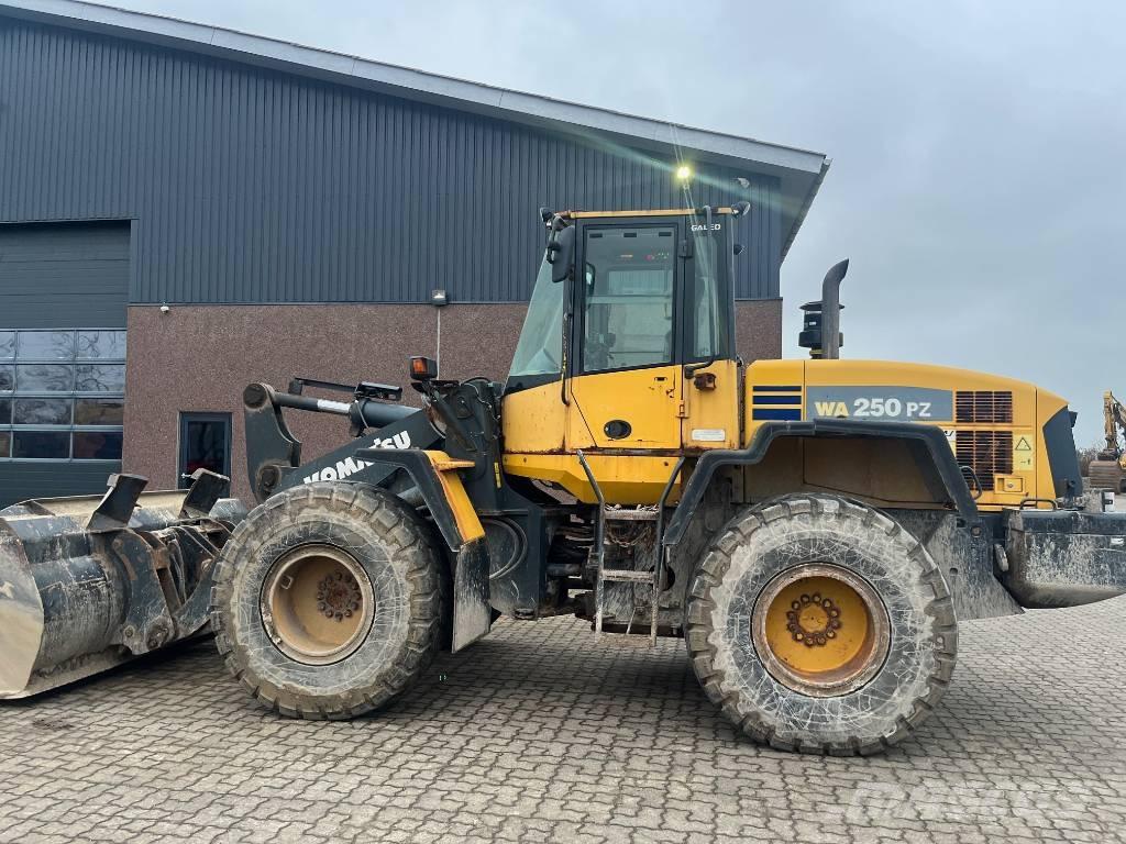 Komatsu WA 250 PZ-5 Cargadoras sobre ruedas