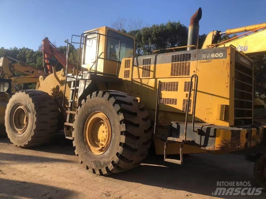 Komatsu WA 600-3 Cargadoras sobre ruedas