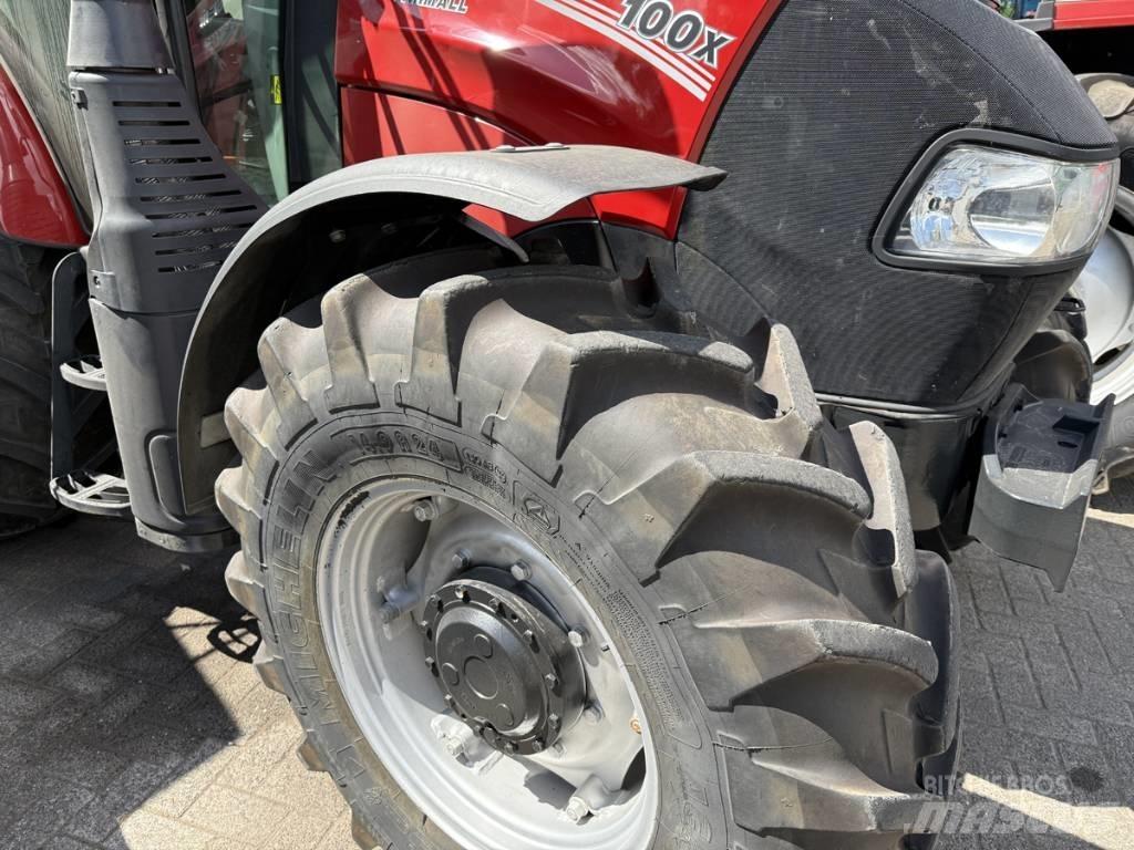 CASE Farmall 100X Tractores