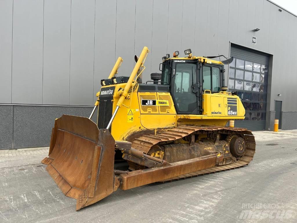 Komatsu D 65 WX-18 Buldozer sobre oruga