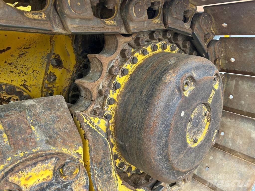 Komatsu D 65 WX-18 Buldozer sobre oruga