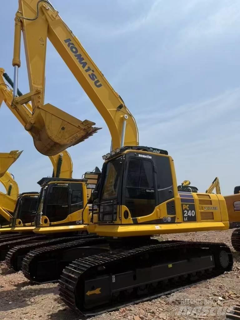 Komatsu 240LC-8 Excavadoras de cadenas