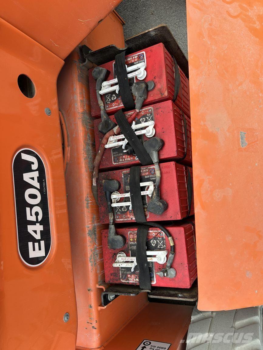 JLG E450AJ (2005) Plataforma de trabajo articulada