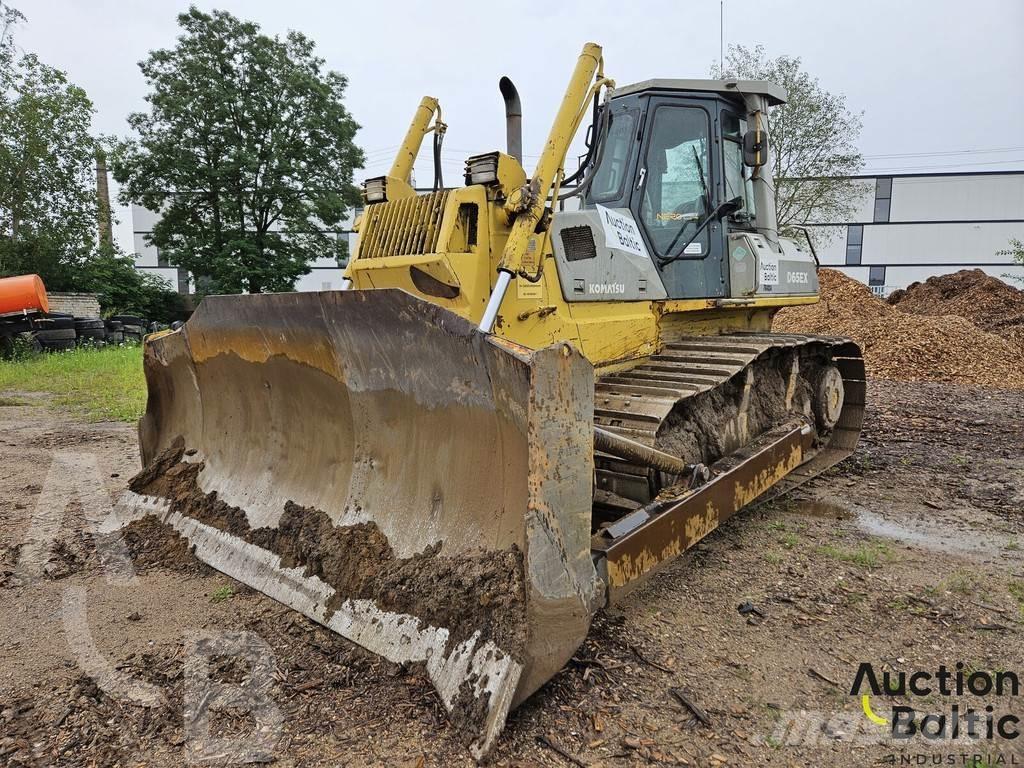 Komatsu D65EX-12 Buldozer sobre oruga