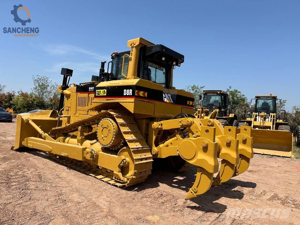 CAT D8R Buldozer sobre oruga
