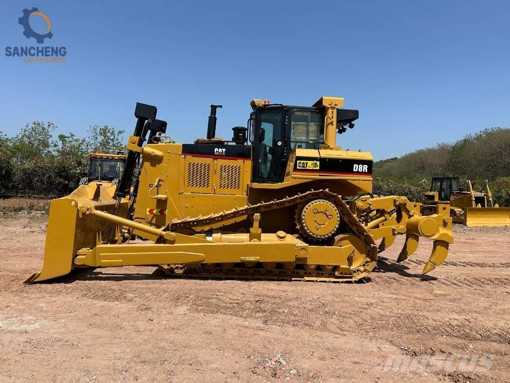 CAT D8R Buldozer sobre oruga