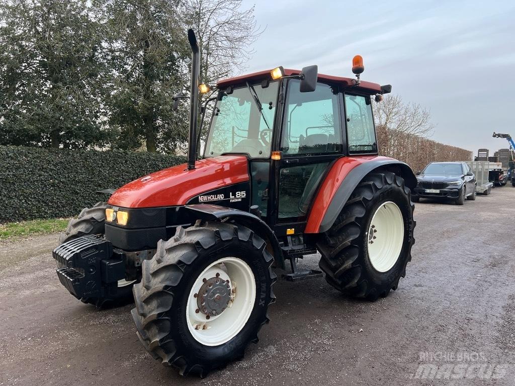 New Holland L 85 DT Tractores