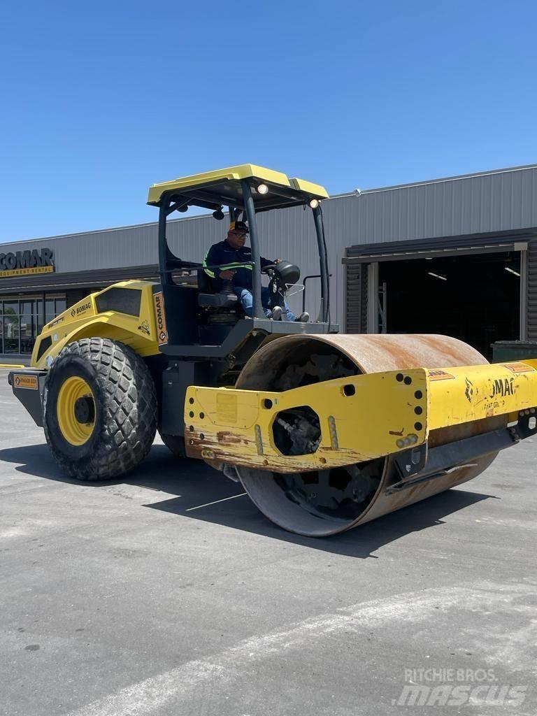 Bomag BW 211 DH-5 Rodillos de un solo tambor