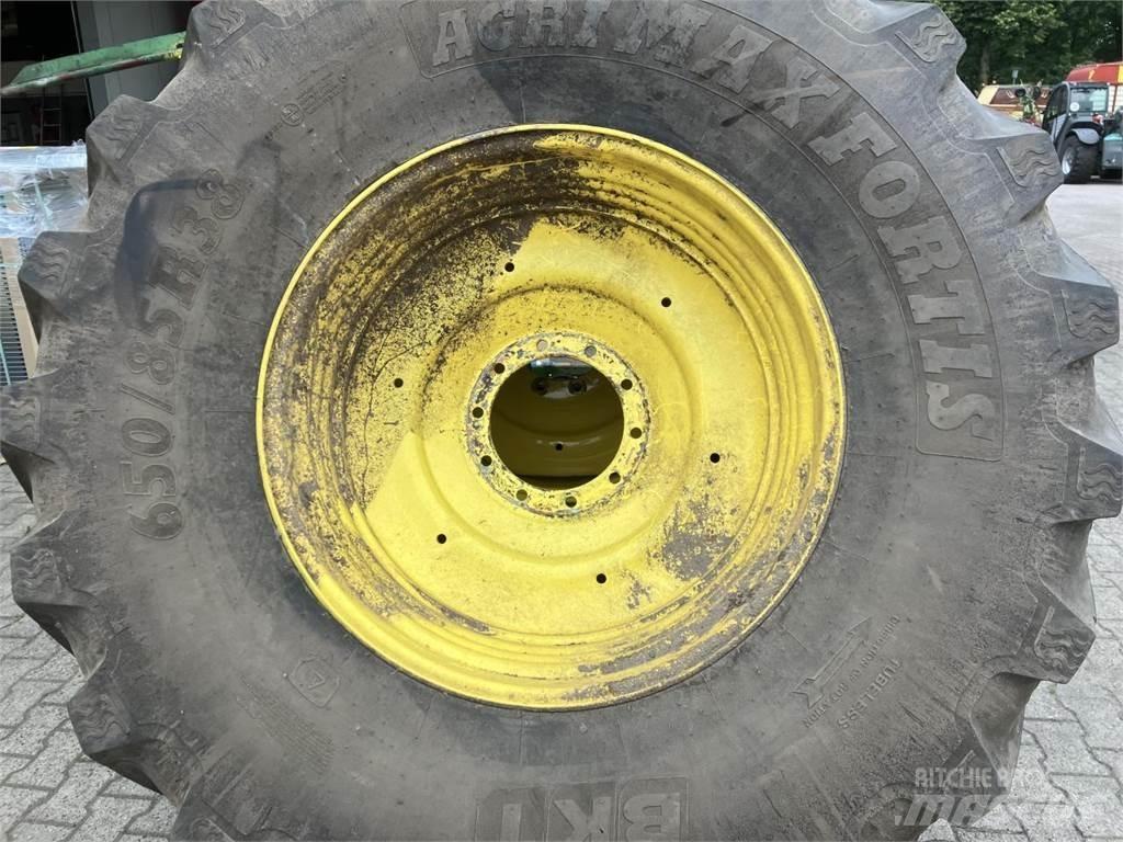 BKT 650/85R38 Neumáticos, ruedas y llantas