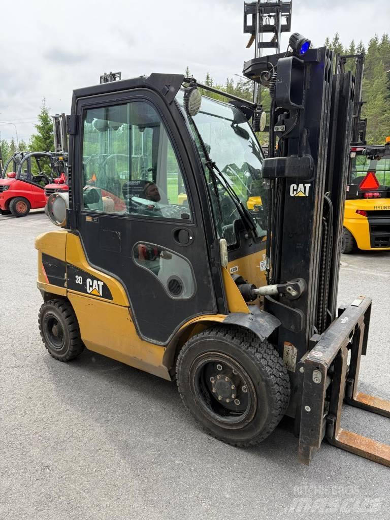 CAT GP 30 N Carretillas LPG