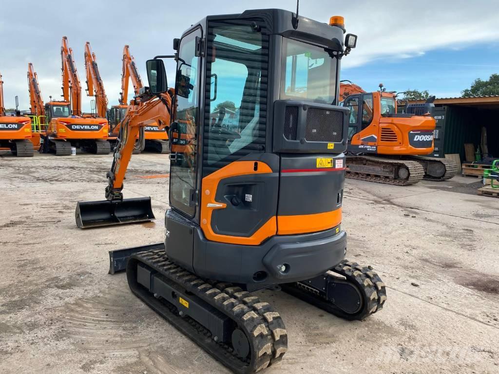Develon DX 27 Z-7 Mini excavadoras < 7t