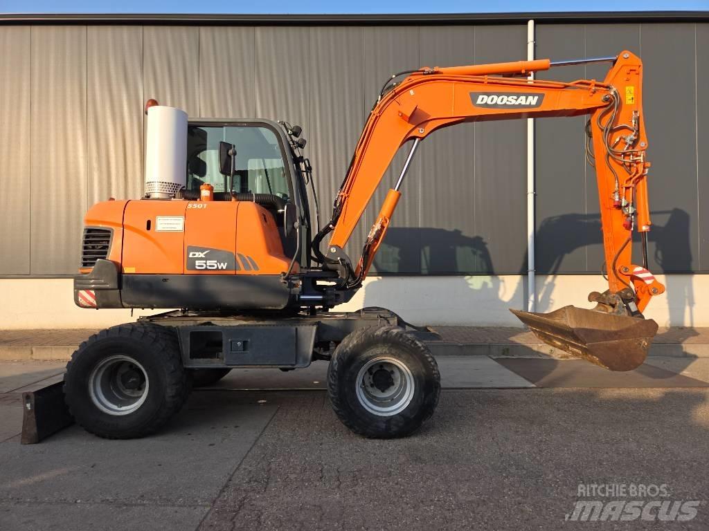 Doosan DX 55 W Excavadoras de ruedas