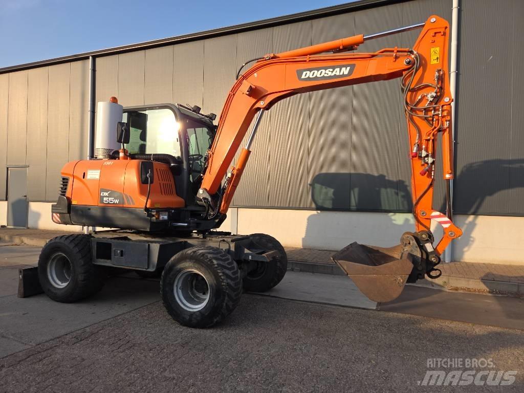 Doosan DX 55 W Excavadoras de ruedas
