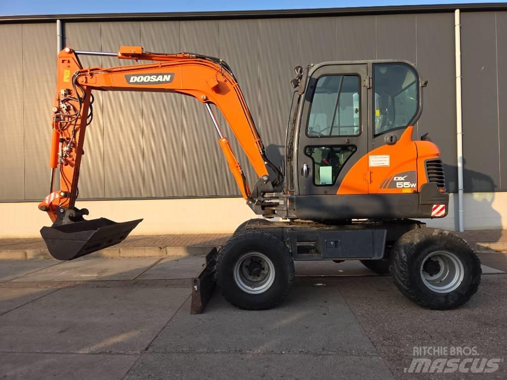 Doosan DX 55 W Excavadoras de ruedas