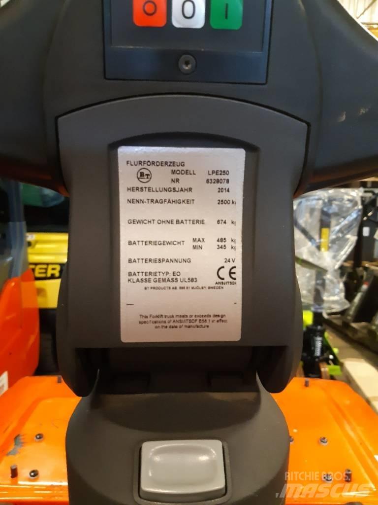 Toyota LPE250 Transpaletas Eléctricas con plataforma
