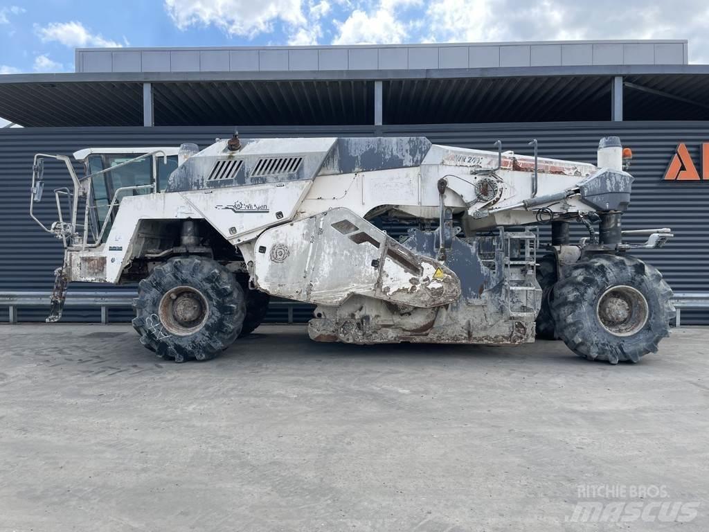 Wirtgen WR 240I Equipos para la estabilización de suelos y reciclaje de asfalto