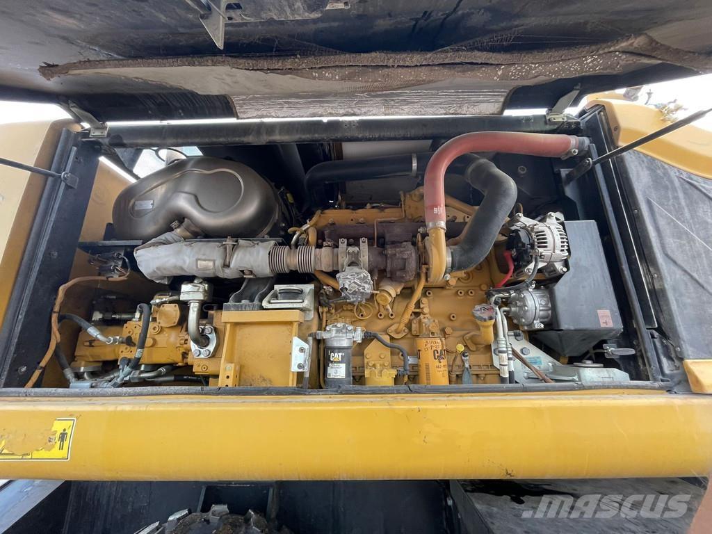 CAT MH3024 Excavadoras de ruedas