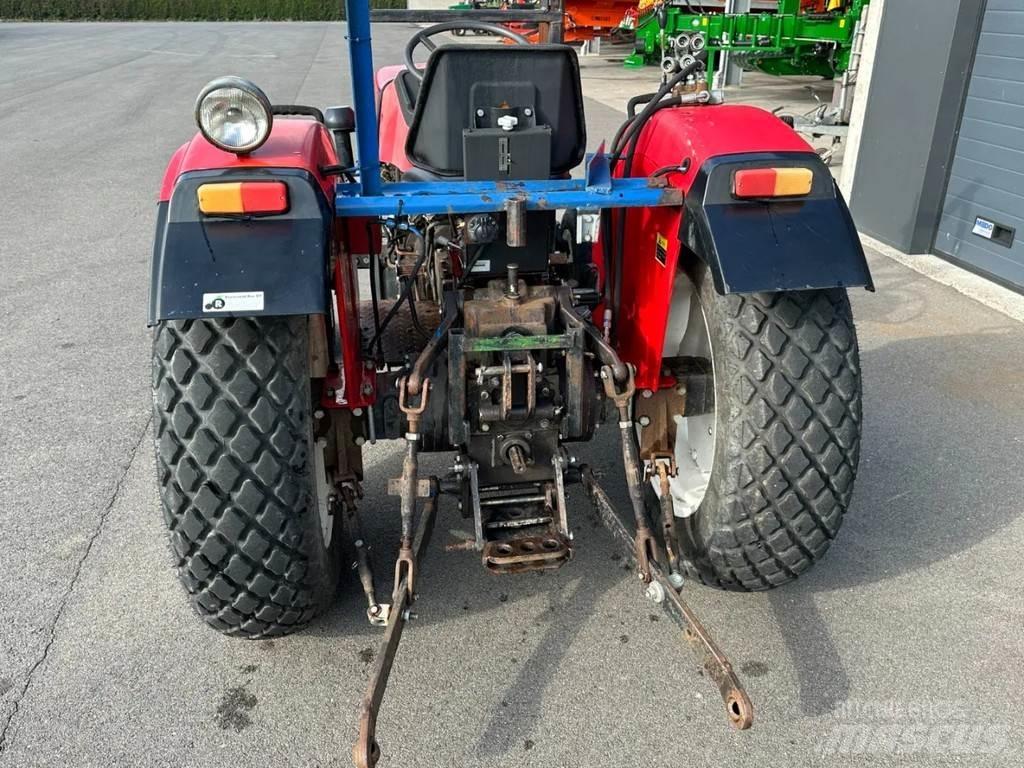 YTO 400 2-wd Tractores