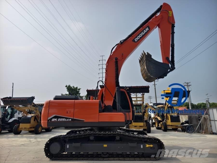 Doosan DX 225 LCA Excavadoras de cadenas