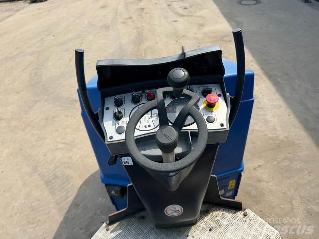 Bomag BW 100 AD-5 Rodillos de doble tambor