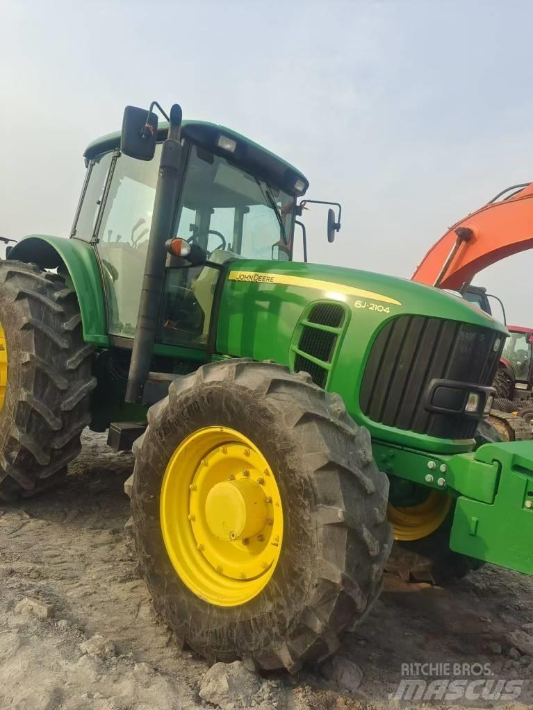 John Deere 6J-2104 Tractores