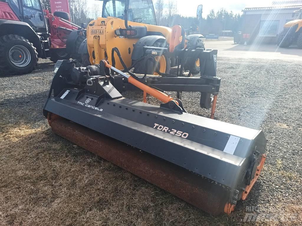 TMC TDR 250 Segadoras y cortadoras de hojas para pastos