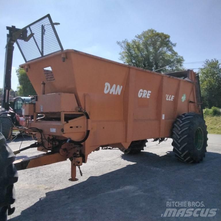 Dangreville EV 10 B1 Remolques esparcidores de estiércol