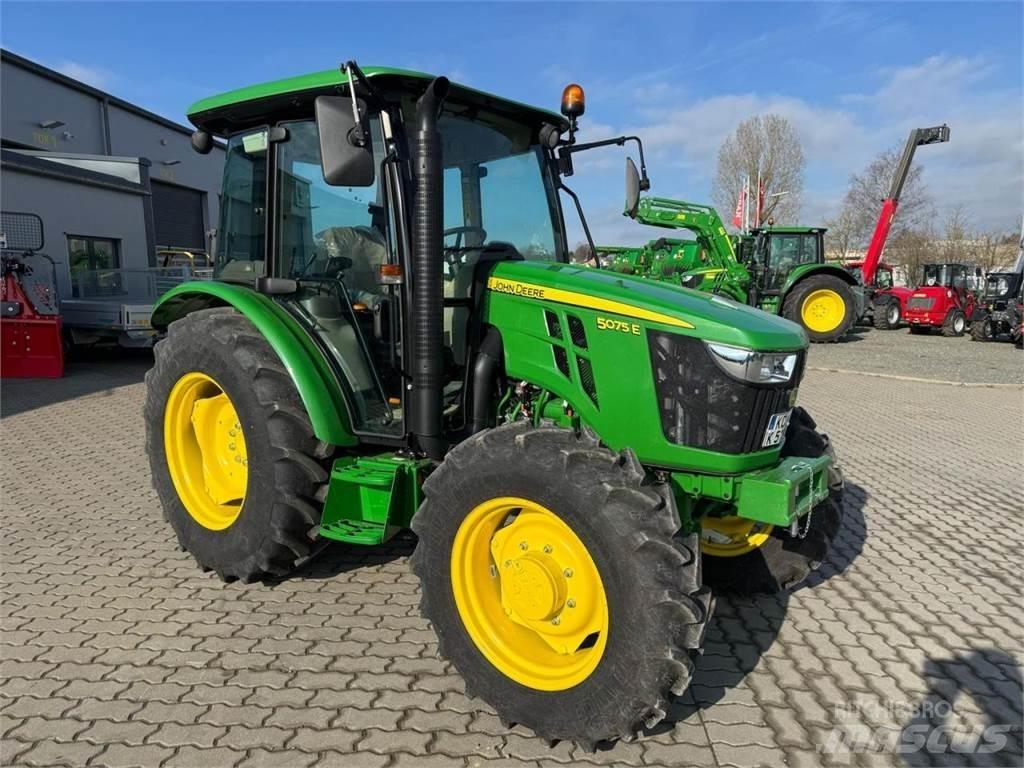John Deere 5075E Tractores
