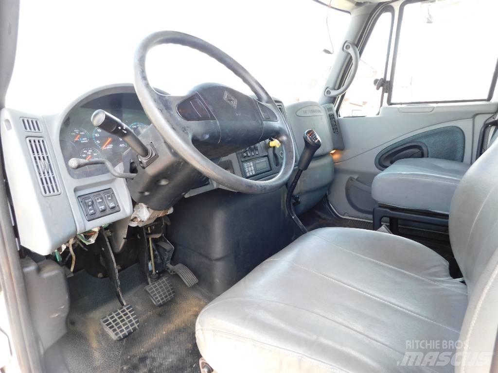 International 4400 Camiones portacontenedores