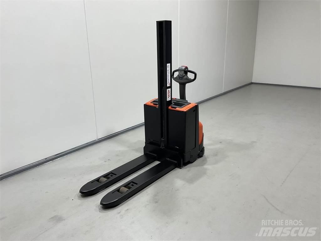 BT SWE080L Apiladores eléctricos autopropulsados