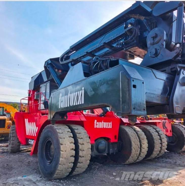 Fantuzzi CS 45 KM Manipulador de contenedores