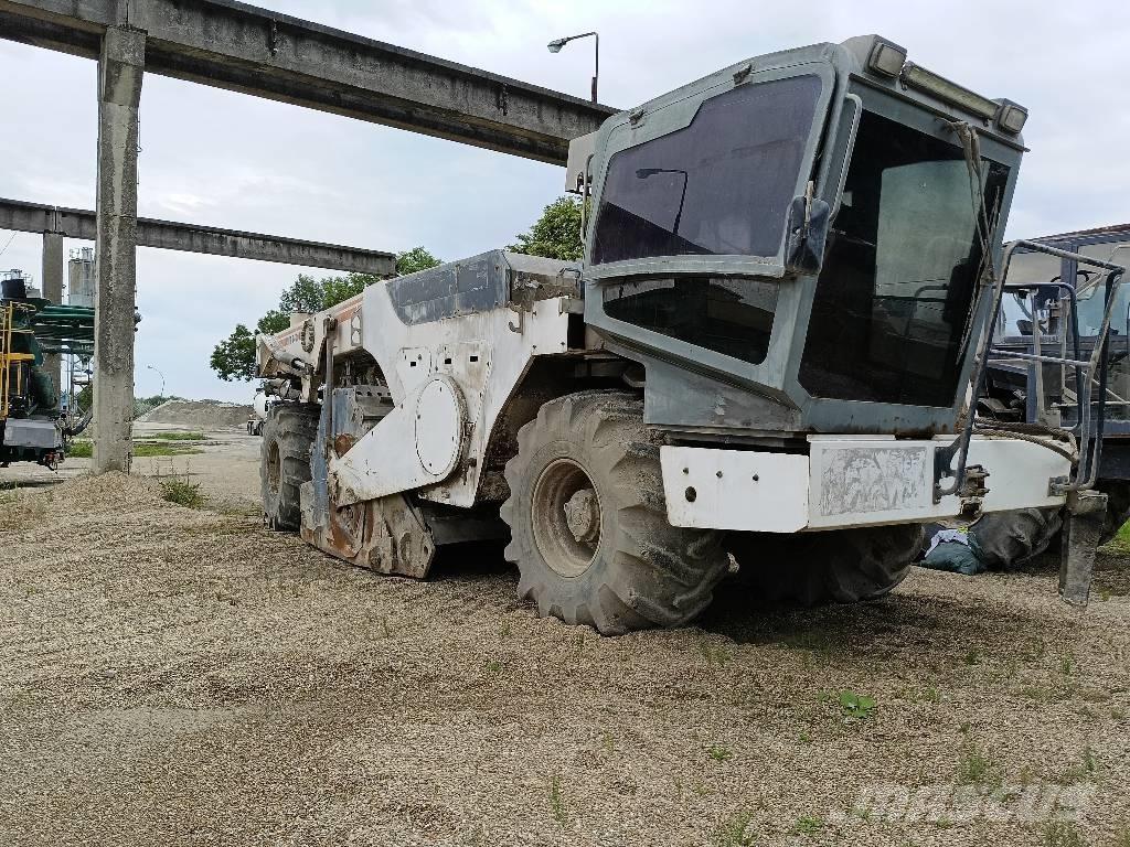 Wirtgen WR 2400 Equipos para la estabilización de suelos y reciclaje de asfalto