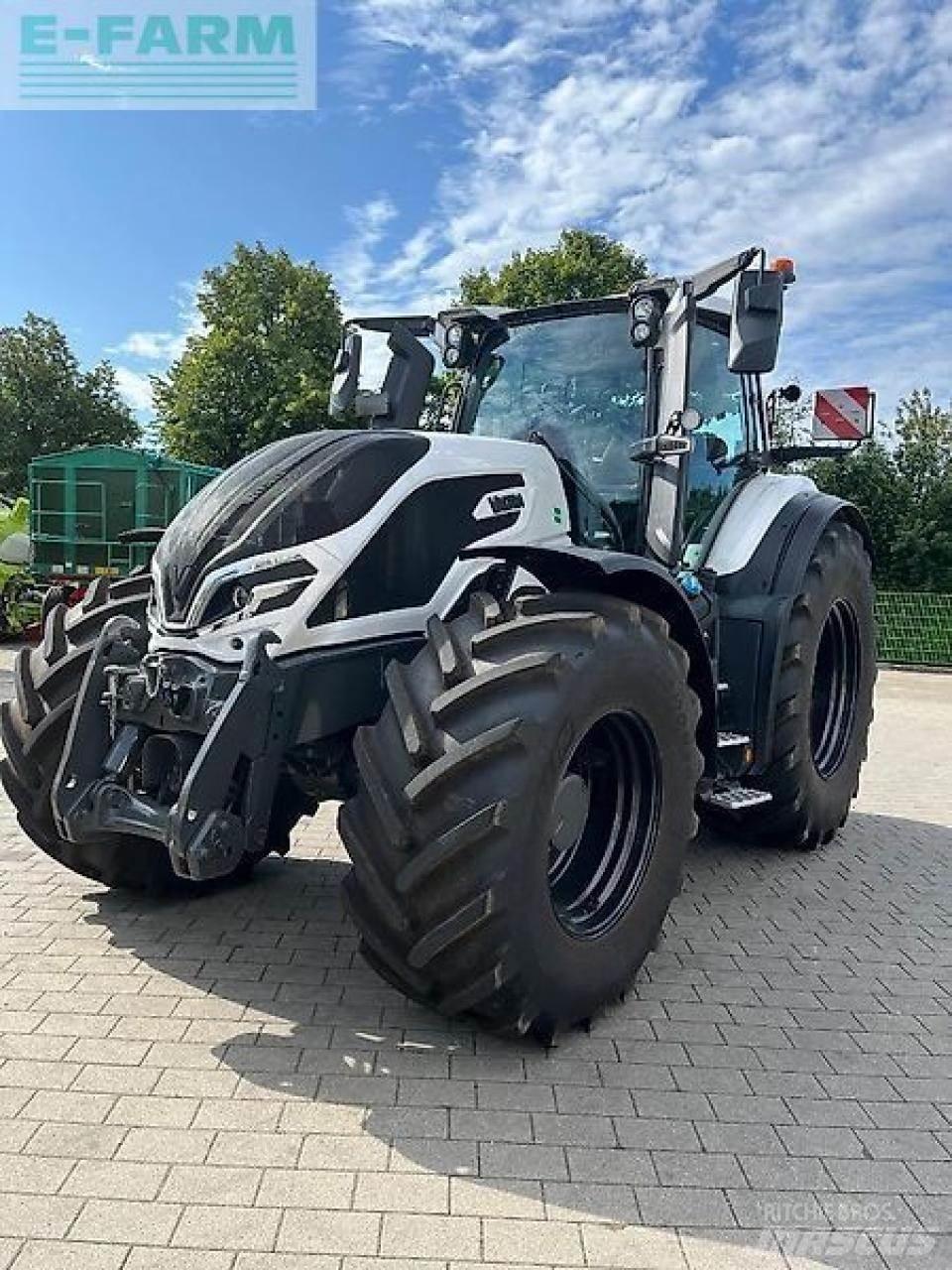 Valtra q245 Tractores