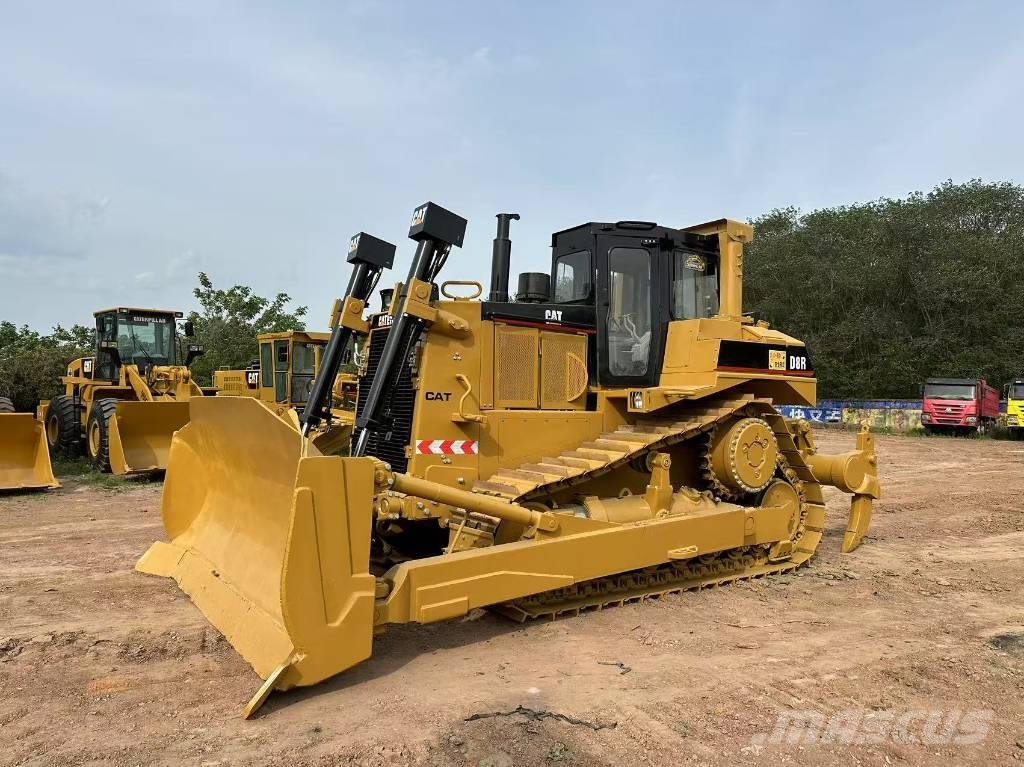 CAT D8R Buldozer sobre oruga
