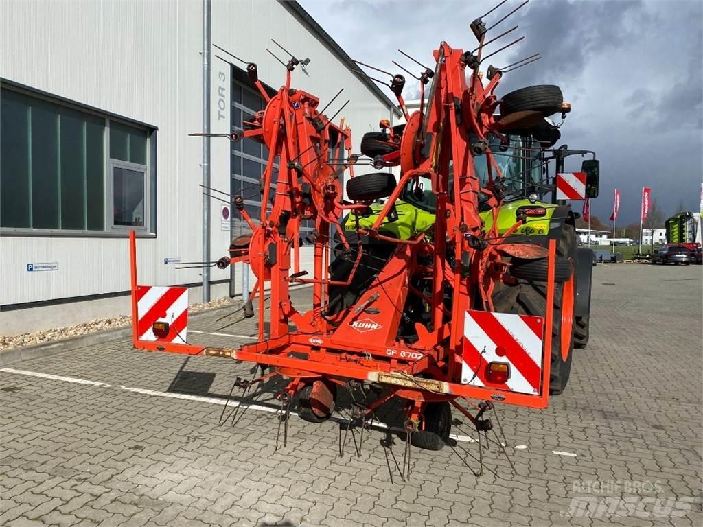 Kuhn GF 8702 Rastrillos y henificadores