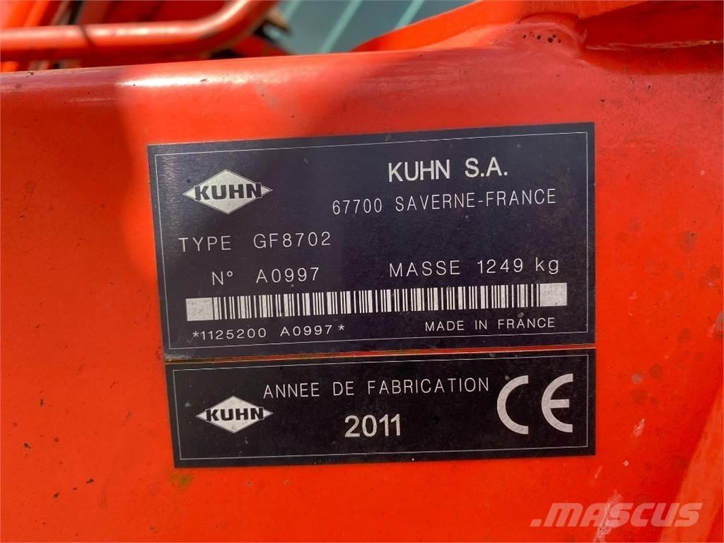Kuhn GF 8702 Rastrillos y henificadores