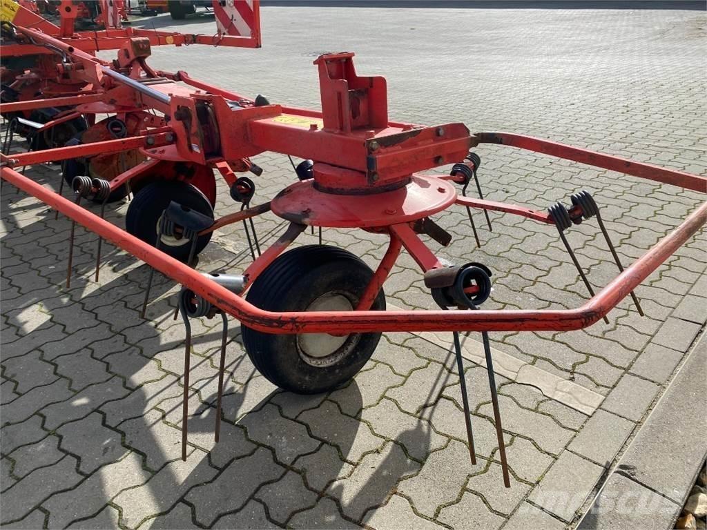 Kuhn GF 8702 Rastrillos y henificadores