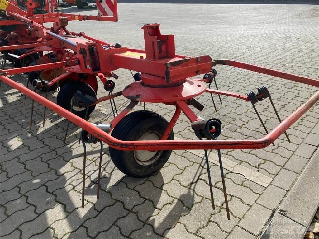 Kuhn GF 8702 Rastrillos y henificadores