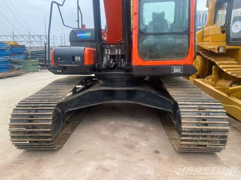 Doosan DX 225 Excavadoras de cadenas