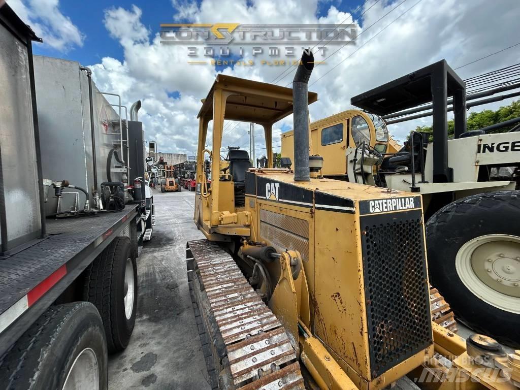 CAT D 3 C III Buldozer sobre oruga