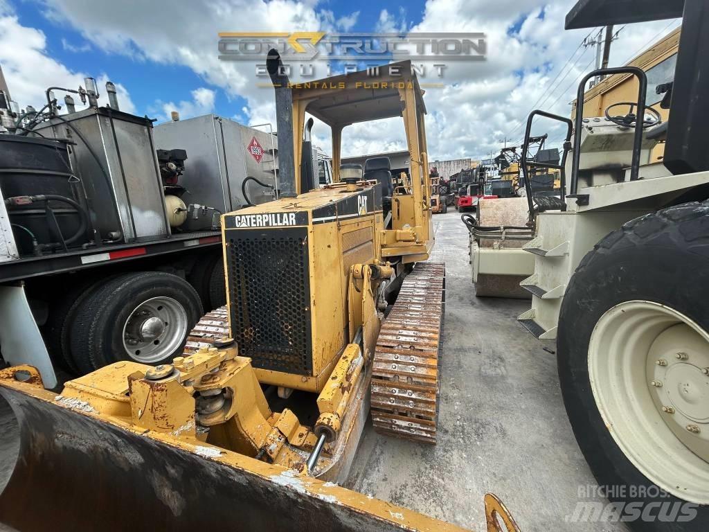 CAT D 3 C III Buldozer sobre oruga