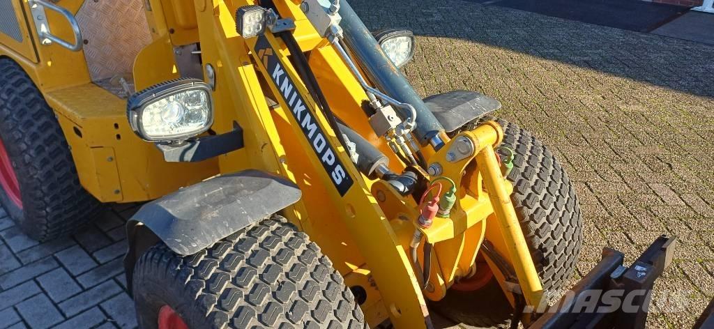 Knikmops KM 130 Palas cargadoras