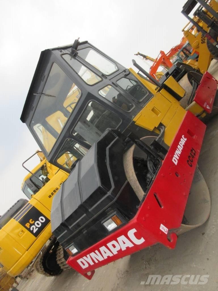 Dynapac CC 421 Rodillos de doble tambor