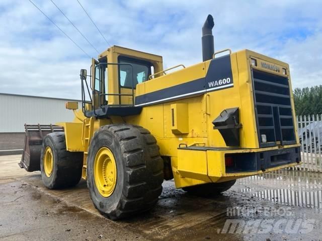 Komatsu WA 600-1 Cargadoras sobre ruedas