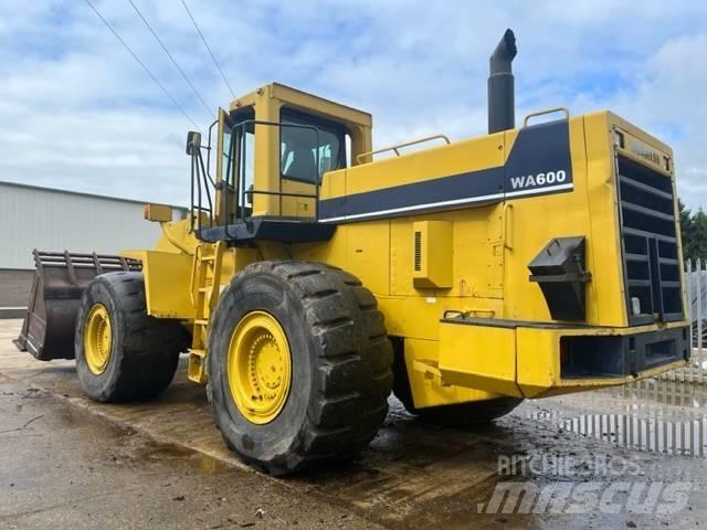 Komatsu WA 600-1 Cargadoras sobre ruedas