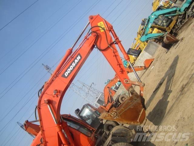 Doosan DH 150 W-7 Excavadoras de ruedas
