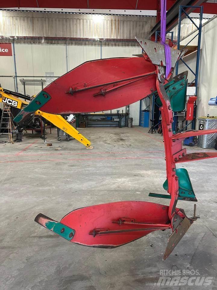 Kverneland LO / LB Arados reversibles suspendidos