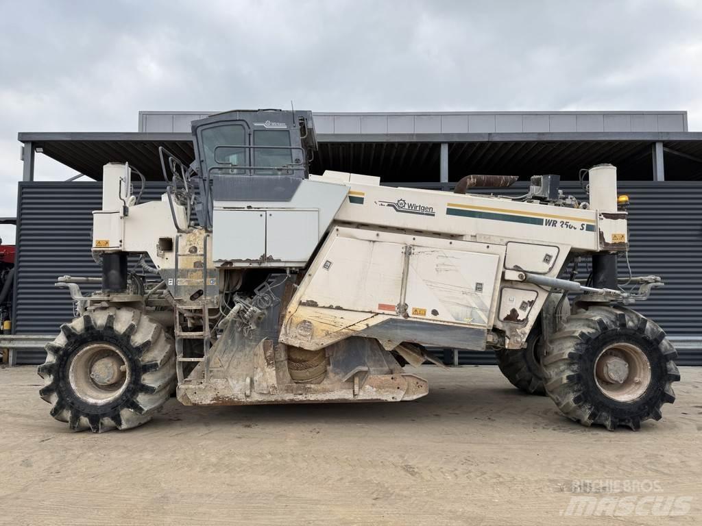 Wirtgen WR 2500S Equipos para la estabilización de suelos y reciclaje de asfalto